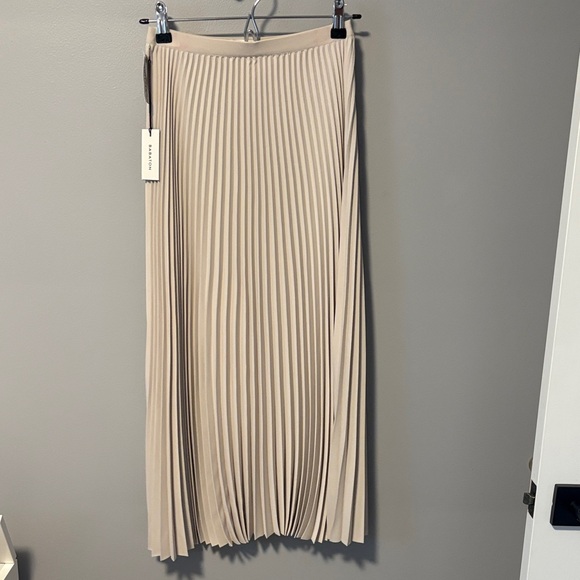 Babaton Dresses & Skirts - BABATON Acclaim Skirt Matte Pearl